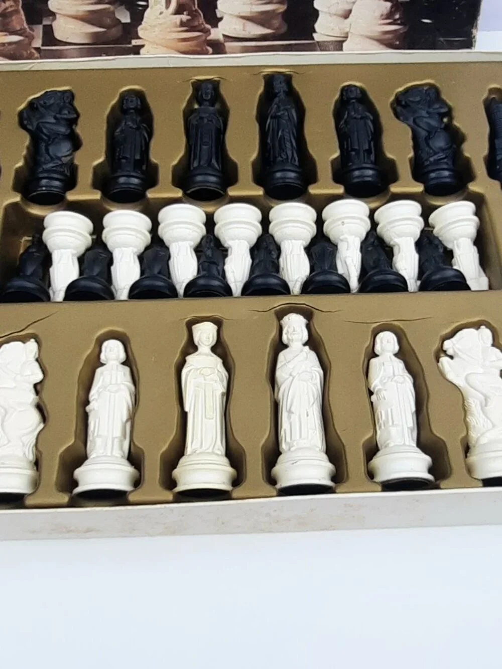 Vintage Renaissance Chess Set E.S. Lowe 1974 4.75